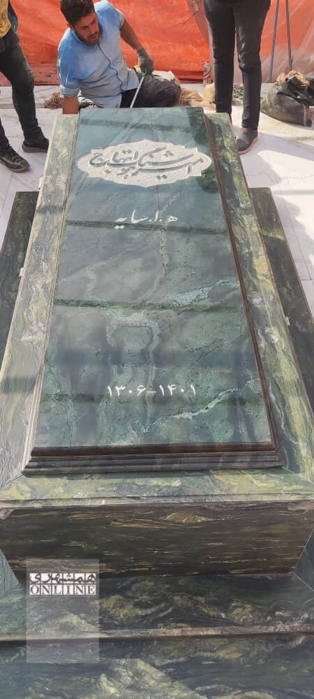 اولین عکس ها از آرامگاه هوشنگ ابتهاج پس از نصب تندیس و سنگ قبر