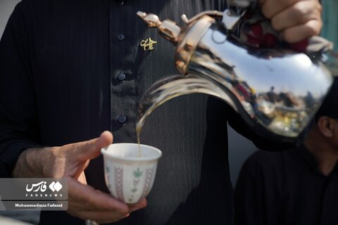 پذیرایی از زوار اربعین با قهوه عراقی