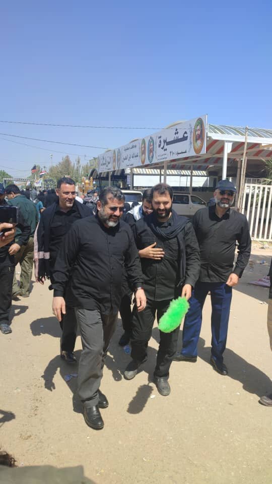 عکس | وزیر ارشاد در پیاده روی اربعین حسینی