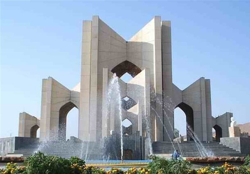 شرح شورانگیز شهریار در وصف قنوت آیتالله خامنهای | به خدا ملک دلی نیست که تسخیر نکردی