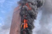 تصاویری  از آتش‌سوزی مهیب یک برج مخابراتی در چین | ساختمانی که در ۲۰ دقیقه نابود شد