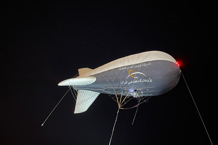 تصویری از استقرار بالن مخابراتی در مرز مهران برای ارایه اینترنت رایگان