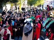 ویدئو | استقبال جاماندگان اربعین در تهران از کاروان «آیینه‌داران آفتاب» |  ۱۰ سال از نخستین پیاده روی جاماندگان  اربعین حسینی(ع) گذشت
