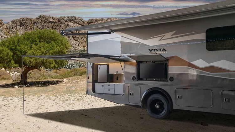 تصاویری از یک کاروان جمعوجور که ۶.۵ میلیارد تومان قیمت دارد | آشپزخانه سیار!