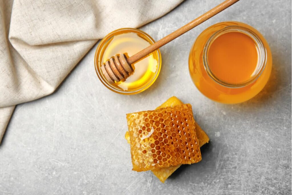 فواید معجزه آسای یک قاشق عسل | خوردن عسل برای کودکان از چه سنی مجاز است ؟