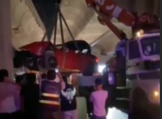 تصادف شدید BMW چهار میلیاردی زیر پل صدر