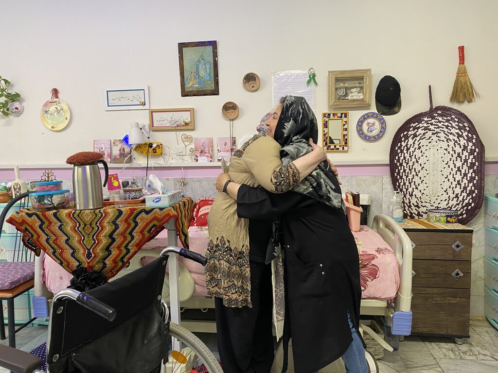 پای صحبت چهره معروف شبکههای مجازی و نیکوکارِ از تورنتو برگشته | شنبهها نارون کهریزک بوی خانه را میدهد