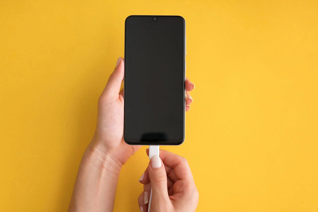گوشی موبایل - Mobile phone charging - شارژ موبایل - تلفن همراه