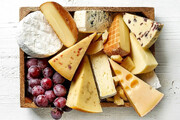 این افراد پنیر نخورند | خوردن پنیر با گردو بهتر است یا سیاه دانه؟