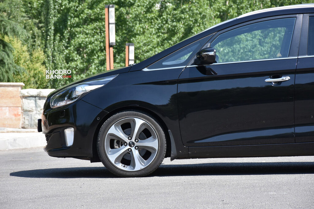 خودروی کیا کارنز مینی ون