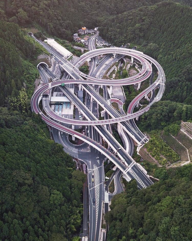 تصاویر خیره کننده از زیبایی تقاطع‌های غیر همسطح در ژاپن 