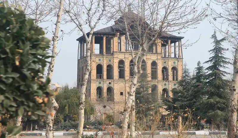 کاخ عشرت آباد