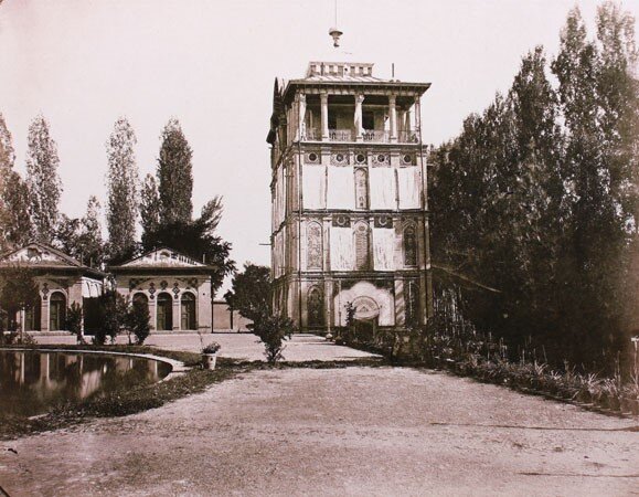 کاخ عشرت آباد