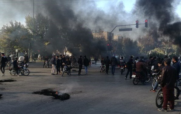 پسرم در اعتراضات کردستان کشته شد؛ جگرم سوخت | از بغل او را با تیر جنگی زدهاند | فرزندانم در هیچ اعتراضی شرکت نکردهاند  تجمع - مهسا امینی