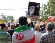 تصاویر رهبر انقلاب و سردار سلیمانی در دست راهپیمایان علیه آشوب | درخشش پرچم سه رنگ ایران در سراسر کشور