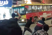 ببینید | حمله به اتوبوس شرکت واحد در جریان اغتشاشات