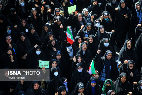 حضور زنان در راهپیمایی اول مهر
