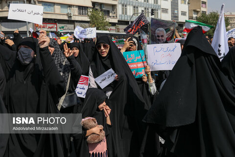 حضور زنان در راهپیمایی اول مهر