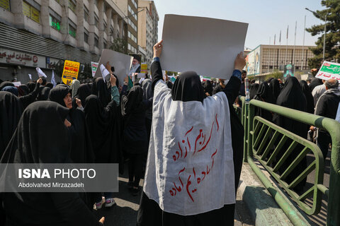 حضور زنان در راهپیمایی اول مهر