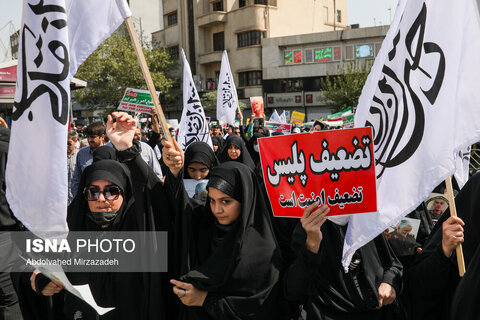 حضور زنان در راهپیمایی اول مهر