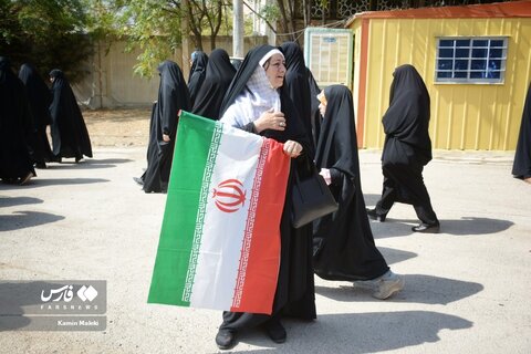 حضور زنان در راهپیمایی اول مهر