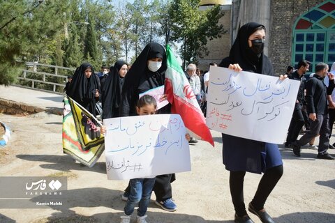 حضور زنان در راهپیمایی اول مهر