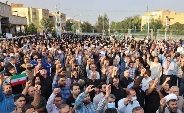 تصاویر راهپیمایی مردم تهران در محکومیت حرکات هنجارشکنانه | قطعنامه پایانی؛ جسارتی بزرگ صورت گرفت | اگر دست از رفتارهای ننگین خود برندارید …