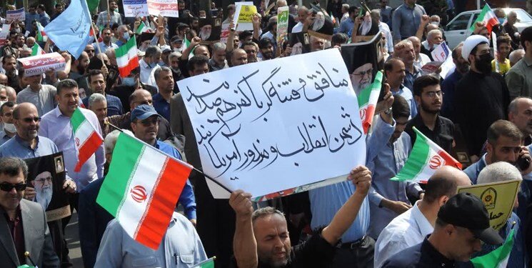 تصاویر | ایران علیه آشوب؛ خروش نمازگزاران کشور علیه اغتشاشات اخیر | درخواست راهپیمایان در سراسر کشور از قوهقضائیه