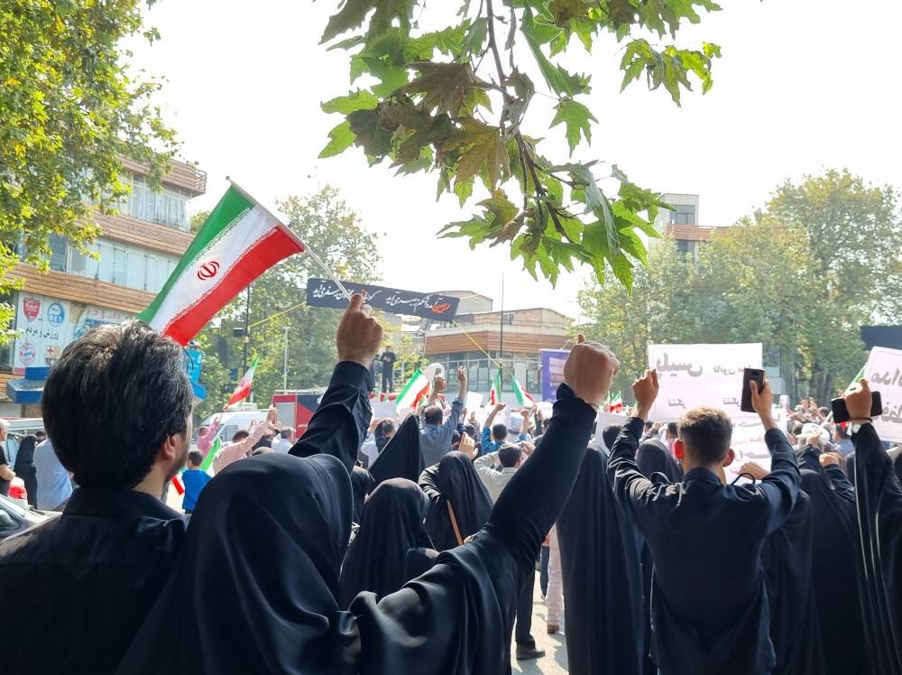 تصاویر | ایران علیه آشوب؛ خروش نمازگزاران کشور علیه اغتشاشات اخیر | درخواست راهپیمایان در سراسر کشور از قوهقضائیه