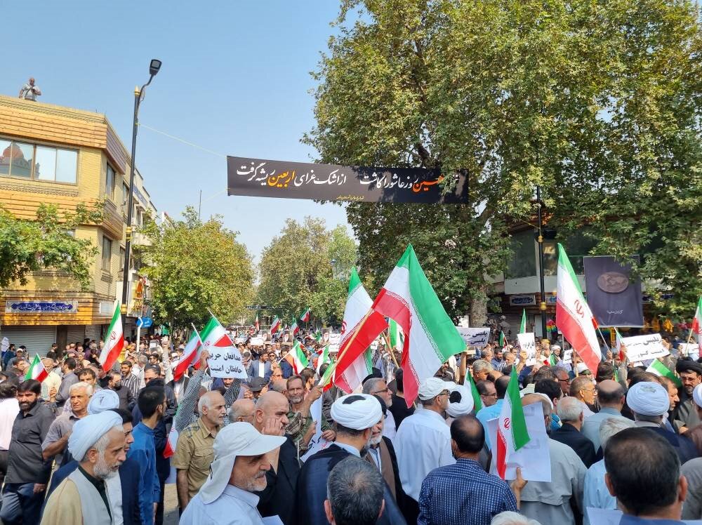 تصاویر | ایران علیه آشوب؛ خروش نمازگزاران کشور علیه اغتشاشات اخیر | درخواست راهپیمایان در سراسر کشور از قوهقضائیه