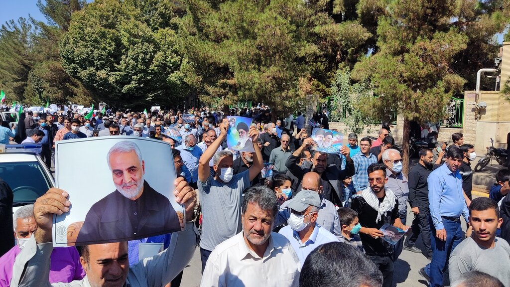 تصاویر | ایران علیه آشوب؛ خروش نمازگزاران کشور علیه اغتشاشات اخیر | درخواست راهپیمایان در سراسر کشور از قوه‌قضائیه 