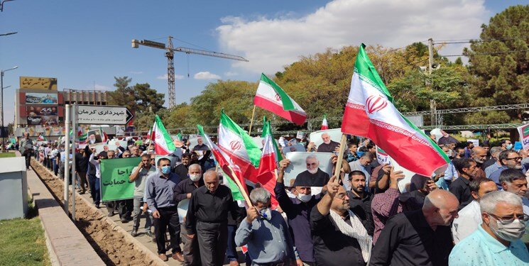 تصاویر | ایران علیه آشوب؛ خروش نمازگزاران کشور علیه اغتشاشات اخیر | درخواست راهپیمایان در سراسر کشور از قوهقضائیه