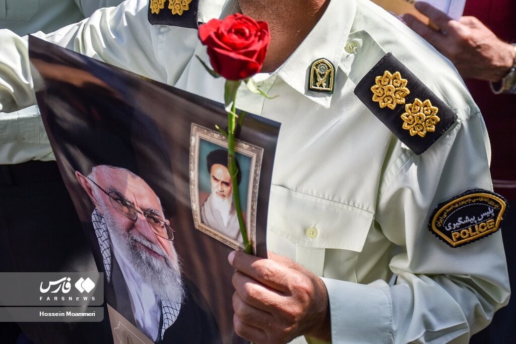 تصاویر | حرکت جالب کودکان و نوجوانان در حاشیه راهپیمایی امروز