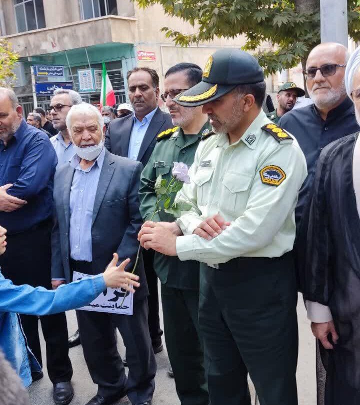 تصاویر | حرکت جالب کودکان و نوجوانان در حاشیه راهپیمایی امروز