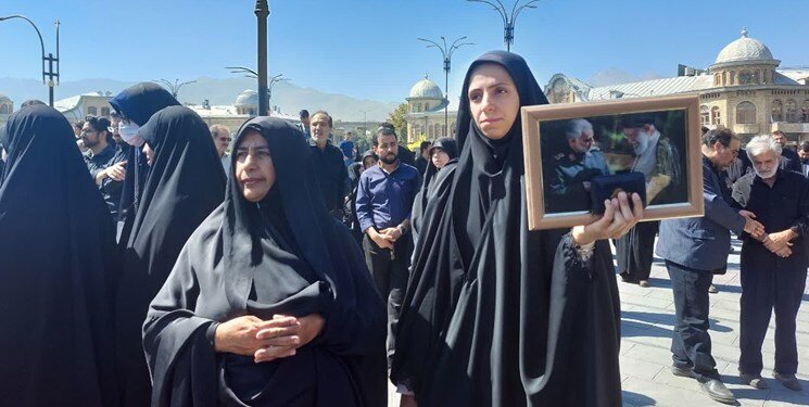 تصاویر | خروش عزاداران نبوی علیه اغتشاشات اخیر | اگر خانم امینی دانشمندی بود که توسط اسرائیل به شهادت رسیده بود این سلبریتی ها باز اعتراض می کردند؟