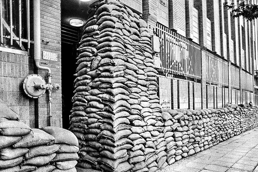 تصاویر | وقتی پناه گرفتن سبک زندگی بود! | آژیر وضعیت قرمز ؛ نوستالژی فراموش نشدنی را بشنوید