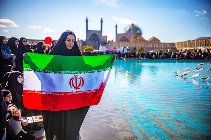 ایران به پا خاست؛ اجتماع  بزرگ «امت رسول الله» در سراسر کشور | قران در دستان راهپیمایان؛ نه قاطع به آشوبگران 