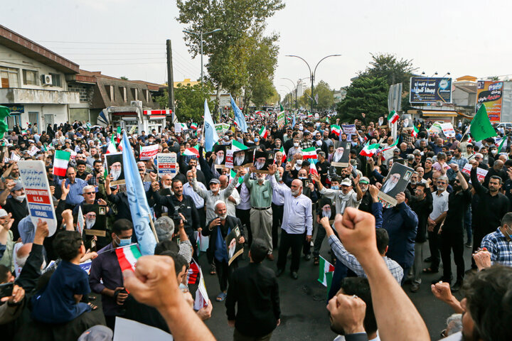 ایران به پا خاست؛ اجتماع بزرگ «امت رسول الله» در سراسر کشور | قران در دستان راهپیمایان؛ نه قاطع به آشوبگران