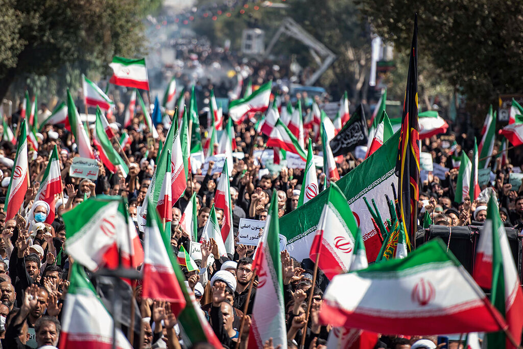 ایران به پا خاست؛ اجتماع بزرگ «امت رسول الله» در سراسر کشور | قران در دستان راهپیمایان؛ نه قاطع به آشوبگران 