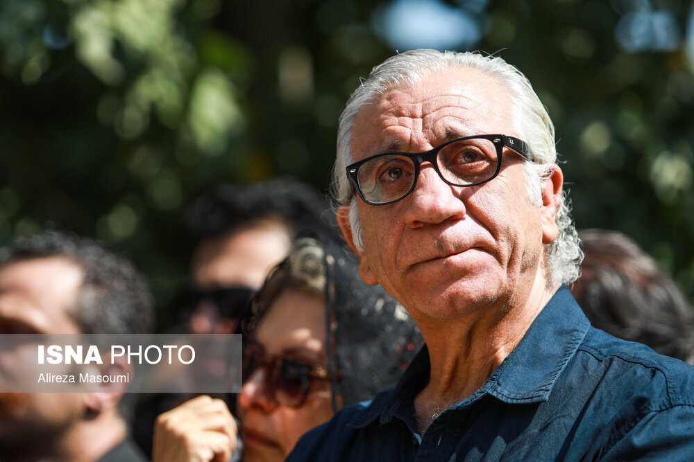 تصاویر | چهرهها در مراسم خاکسپاری امین تارخ | اشک های بی امان رضا کیانیان