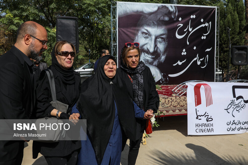 تصاویر | چهرهها در مراسم خاکسپاری امین تارخ | اشک های بی امان رضا کیانیان