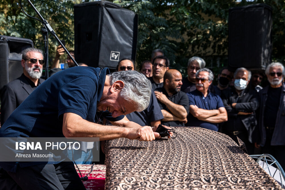تصاویر | چهرهها در مراسم خاکسپاری امین تارخ | اشک های بی امان رضا کیانیان