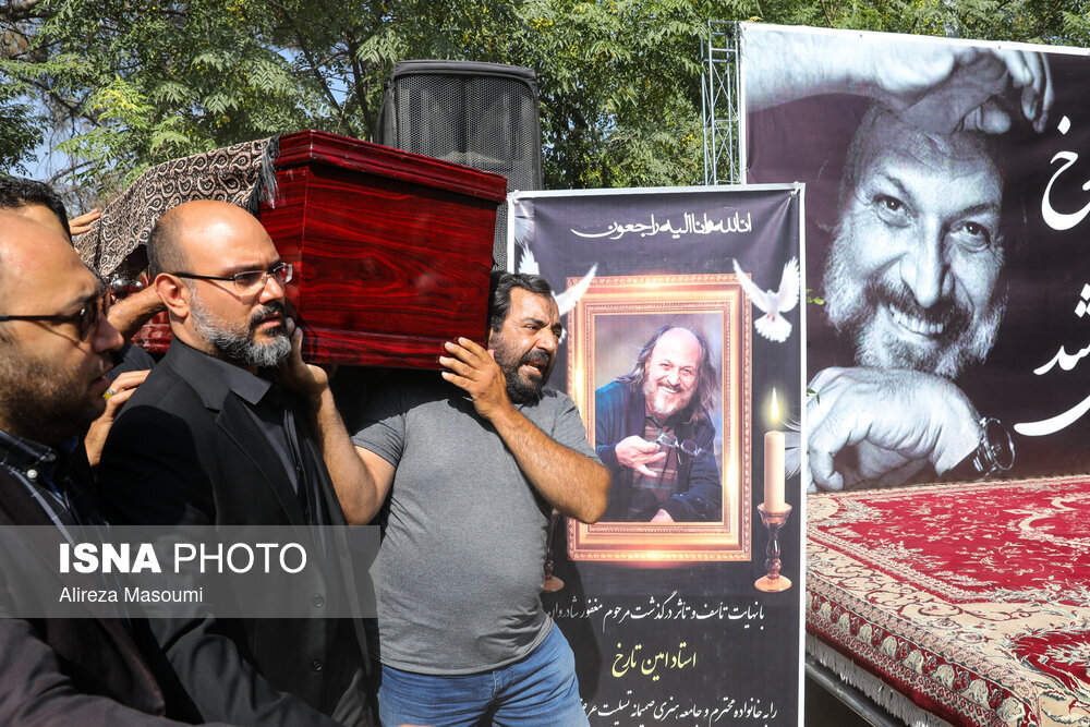 تصاویر | چهرهها در مراسم خاکسپاری امین تارخ | اشک های بی امان رضا کیانیان