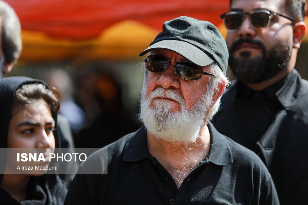 تصاویر | چهرهها در مراسم خاکسپاری امین تارخ | اشک های بی امان رضا کیانیان و چهره بهت زده و اندوهگین فاطمه معتمدآریا