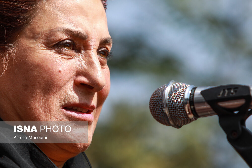 تصاویر | چهرهها در مراسم خاکسپاری امین تارخ | اشک های بی امان رضا کیانیان و چهره بهت زده و اندوهگین فاطمه معتمدآریا