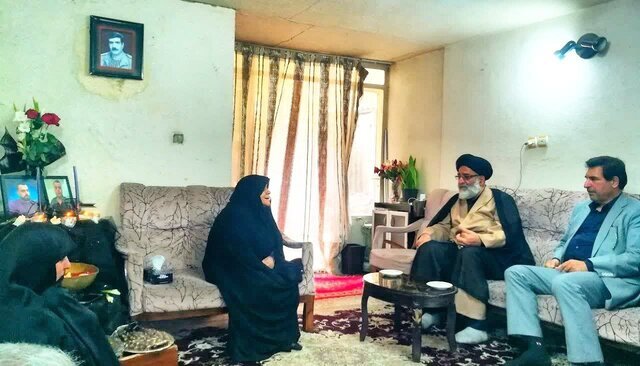 اظهارات مادری که اغتشاشگران نان آورش را ترور کردند | خون تنها پسر من فدای سر ولایت و رهبر انقلاب باشد | تقاص خونش را بگیرید خانواده شهید فرمانیان