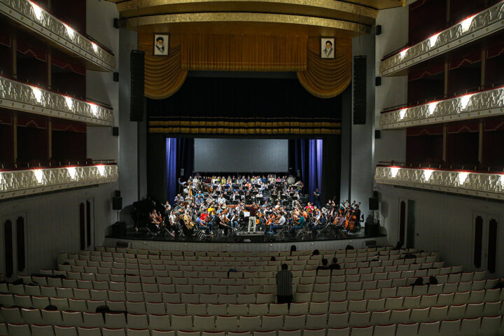 مجید انتظامی: برای ساخت موسیقی فیلمها تیر خوردم و شیمیایی شدم! | همه از ایران بروند من میمانم