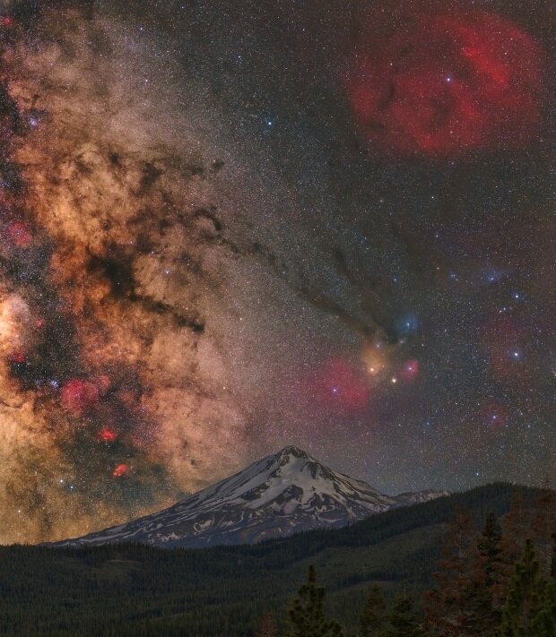 تصویری خیال‌انگیز از آسمان شب | خشمگین در ساعت آبی