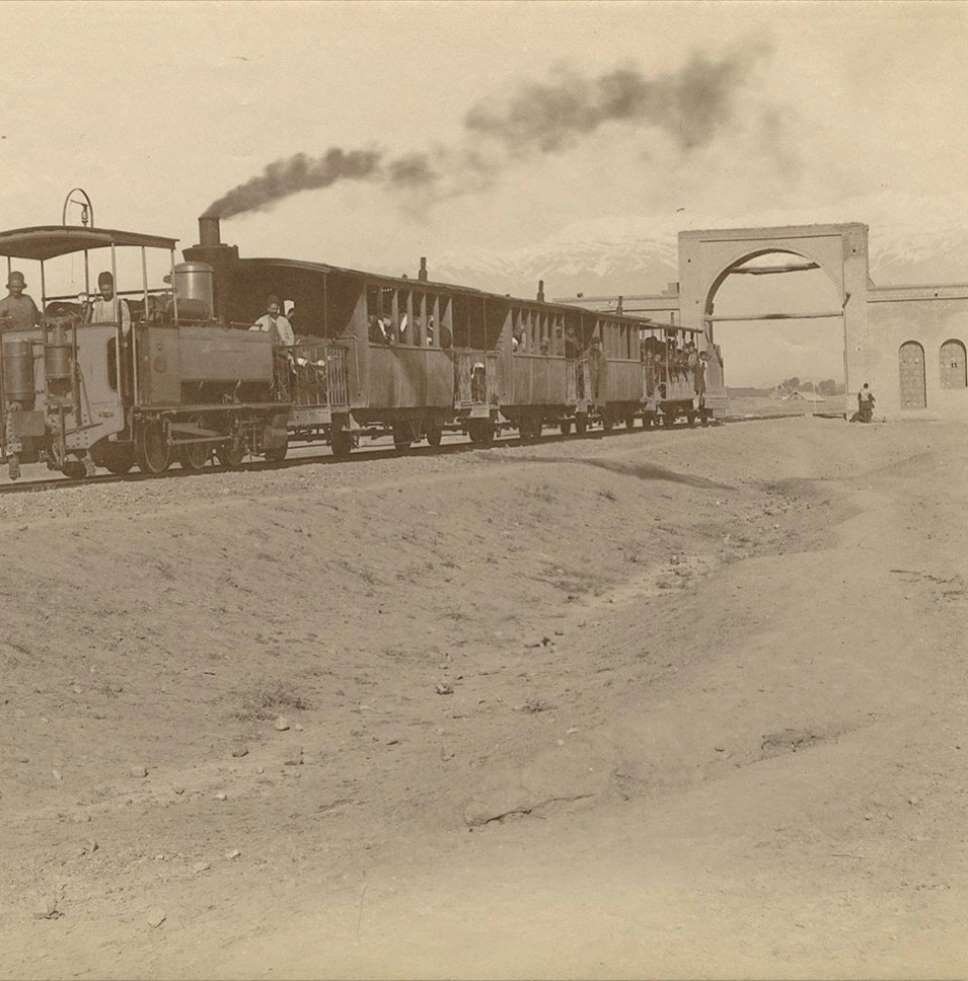 مستند باورنکردنی حمل چراغ راهنمایی در کولهپشتی ماموران