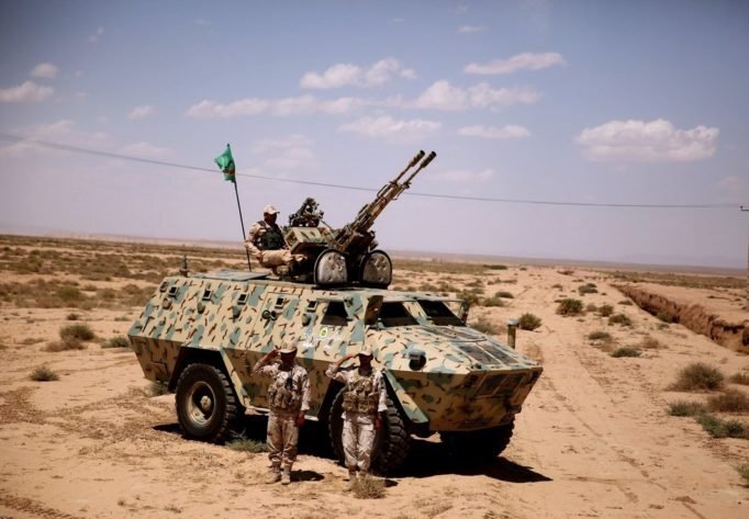 دارنده دکترای افتخاری از ایرانخودرو: نفربر ذوالفقار در سریال پایتخت۶ کار من است | سازنده تانک، ماشینی ساخته که سوختش هواست